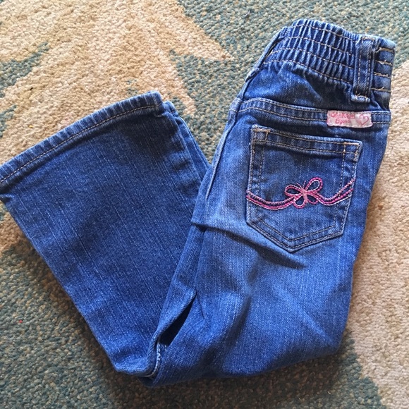 OshKosh B'gosh Other - 3/$18 OshKosh B’gosh 2T girl jeans Embroidered OshKosh B'gosh Other - 3/$18 OshKosh B’gosh 2T girl jeans Embroidered